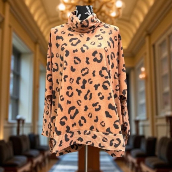 Simply Southern Animals print turtleneck/ cowl neck one size fits most NWT - Picture 9 of 13